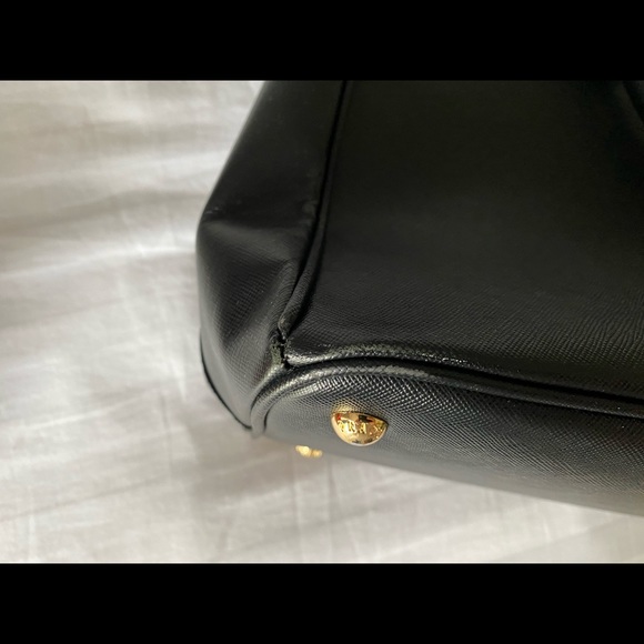Prada Saffiano black tote - Picture 5 of 16